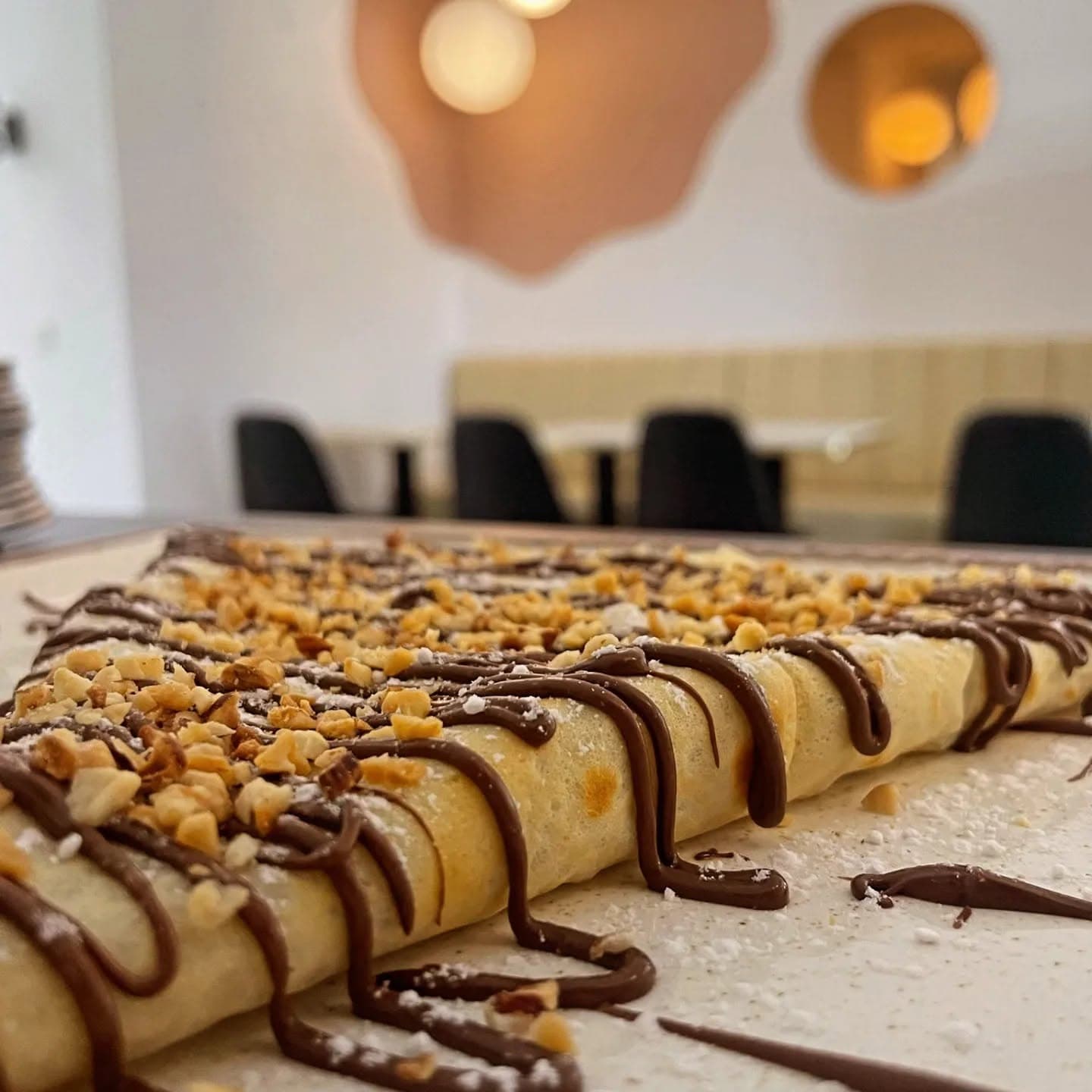 Crêpe mit Nutella-Schokolade und gehackten Haselnüssen bei Hey Fede! Dessertbar Wetzlar
