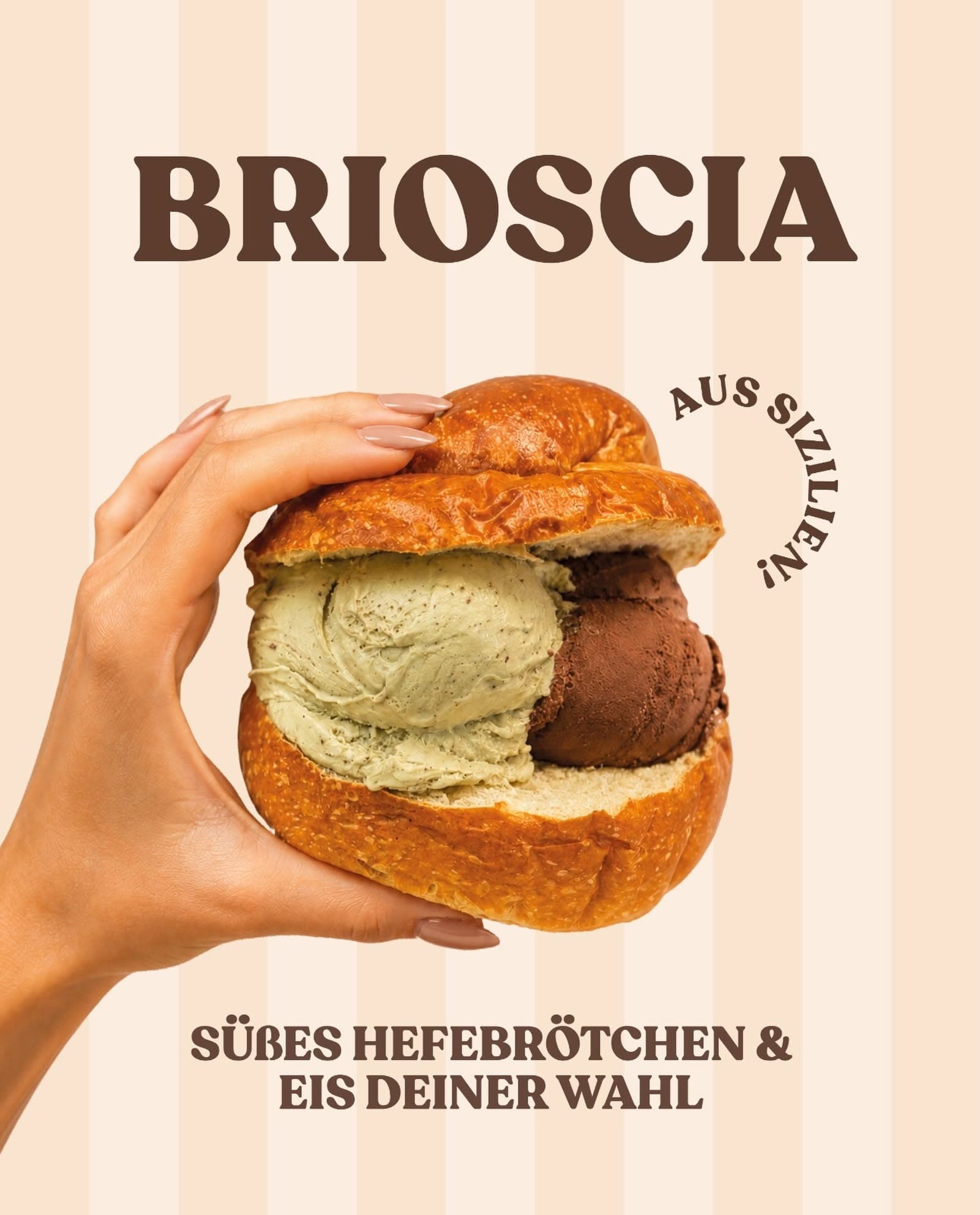 Sizilianisches Brioscia Eis-Sandwich mit zwei Eiskugeln bei Hey Fede! Dessertbar & Café Wetzlar