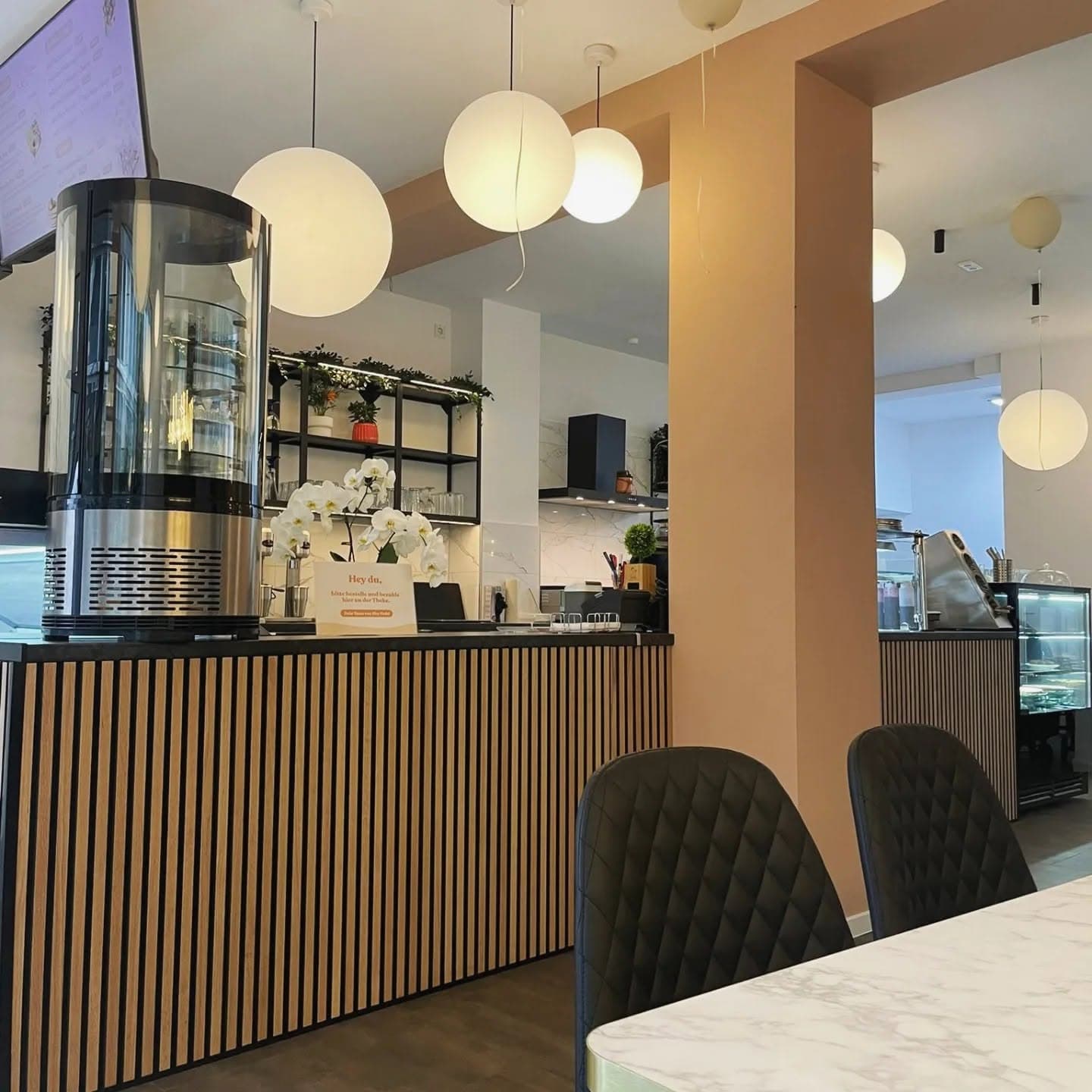 Theke und Innenraum des Hey Fede! Dessertbar & Café Wetzlar